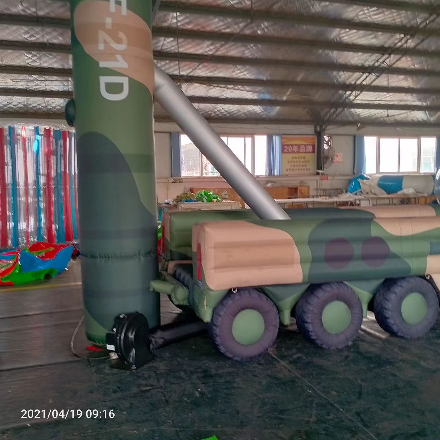 石狮军事演习中的充气目标车辆：模拟发射车雷达车坦克飞机